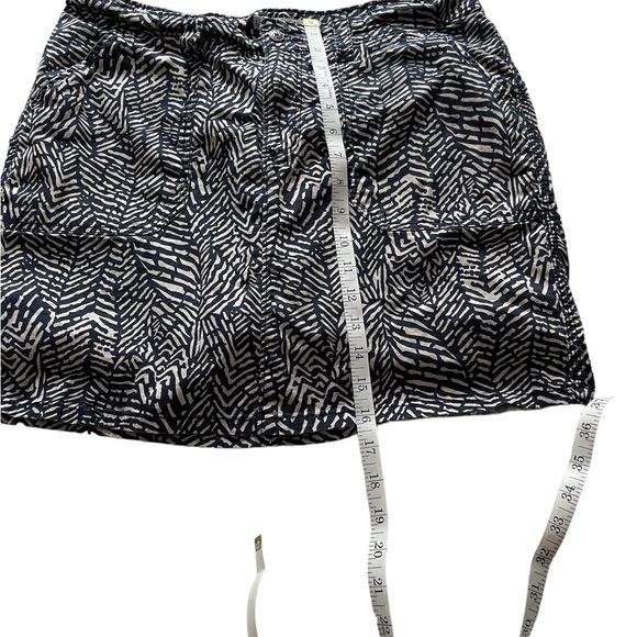 Lee woman’s skort size M black & white. Skirt and shorts in one. - Picture 5 of 8